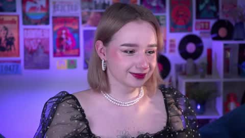 Snapshot of red_queeen chatting on 12-23-24, 05:32 QUEEN OF EVIL online show from 12-23-24, 05:32