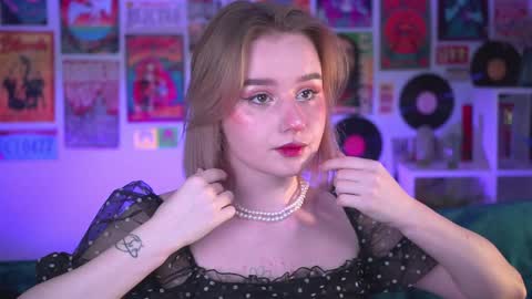 Snapshot of red_queeen chatting on 12-23-24, 08:36 QUEEN OF EVIL online show from 12-23-24, 08:36