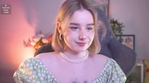 Snapshot of red_queeen chatting on 12-26-24, 08:42 QUEEN OF EVIL online show from 12-26-24, 08:42