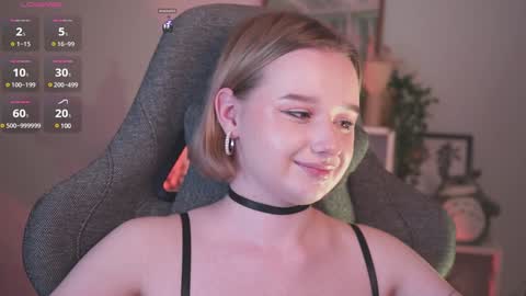 Snapshot of red_queeen chatting on 01-09-25, 01:08 QUEEN OF EVIL online show from 01-09-25, 01:08