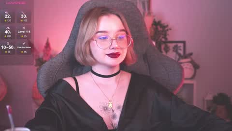 Snapshot of red_queeen chatting on 01-17-25, 10:12 QUEEN OF EVIL online show from 01-17-25, 10:12