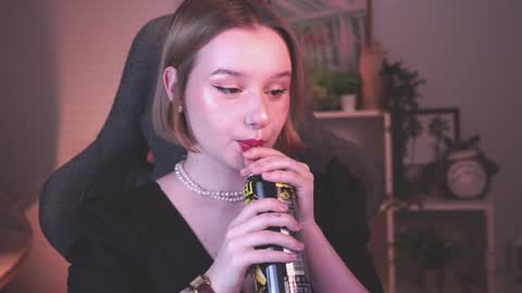 Snapshot of red_queeen chatting on 01-23-25, 08:13 QUEEN OF EVIL online show from 01-23-25, 08:13