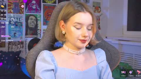 Snapshot of red_queeen chatting on 01-28-25, 08:26 QUEEN OF EVIL online show from 01-28-25, 08:26