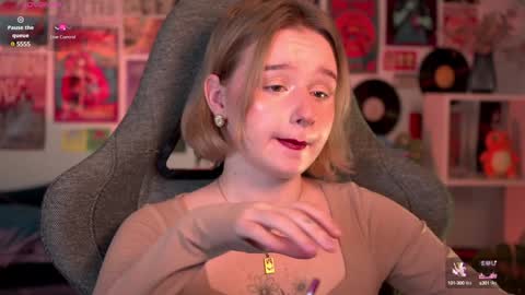 Snapshot of red_queeen chatting on 01-31-25, 09:05 QUEEN OF EVIL online show from 01-31-25, 09:05