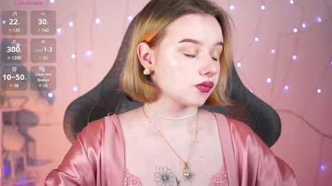 Snapshot of red_queeen chatting on 02-25-25, 02:14 QUEEN OF EVIL online show from 02-25-25, 02:14