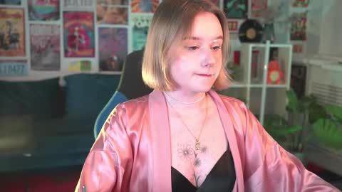 Snapshot of red_queeen chatting on 02-27-25, 08:39 QUEEN OF EVIL online show from 02-27-25, 08:39