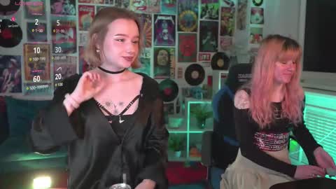 Snapshot of red_queeen chatting on 02-28-25, 02:20 QUEEN OF EVIL online show from 02-28-25, 02:20