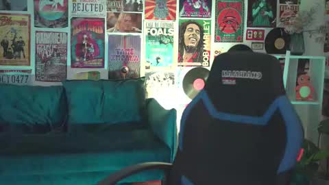 Snapshot of red_queeen chatting on 03-04-25, 02:06 QUEEN OF EVIL online show from 03-04-25, 02:06