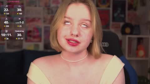 Snapshot of red_queeen chatting on 03-10-25, 08:37 QUEEN OF EVIL online show from 03-10-25, 08:37