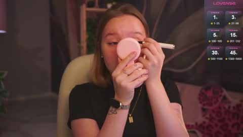 Snapshot of red_queeen chatting on 10-04-25, 02:20 QUEEN OF EVIL online show from 10-04-25, 02:20