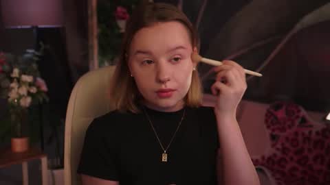 Snapshot of red_queeen chatting on 10-05-25, 02:10 QUEEN OF EVIL online show from 10-05-25, 02:10