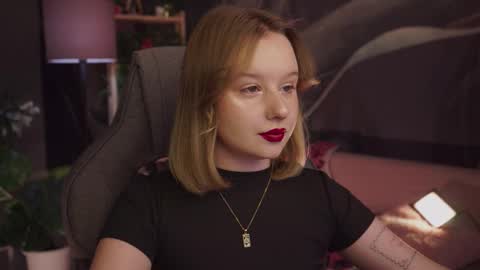 Snapshot of red_queeen chatting on 11-08-25, 02:45 QUEEN OF EVIL online show from 11-08-25, 02:45