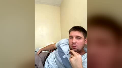 Snapshot of reddrockett69 chatting on 06-19-26, 07:39 Ali j online show from 06-19-26, 07:39