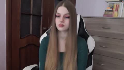 Lily online show from 11-08-25, 02:45