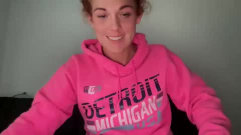 Snapshot of redheaded_fox chatting on 01-22-25, 06:20 Redheaded Fox online show from 01-22-25, 06:20