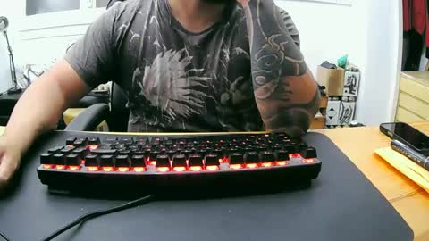 Snapshot of redjhons chatting on 09-25-25, 09:02 redjhons online show from 09-25-25, 09:02