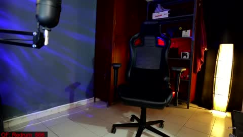 Red online show from 12-18-24, 03:47