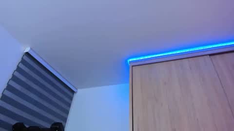 redski77 online show from 01-02-25, 08:17