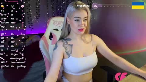 Snapshot of redvelveten chatting on 11-12-25, 09:03 Ronnie online show from 11-12-25, 09:03