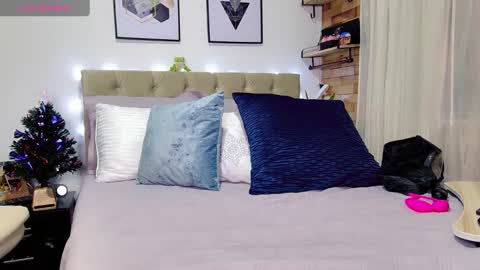 Yanella online show from 12-22-24, 06:26