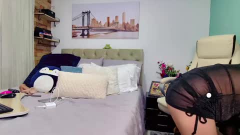 Yanella online show from 02-24-25, 07:09