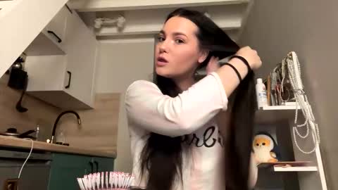 Snapshot of reilbelll chatting on 10-02-25, 02:35 Bell online show from 10-02-25, 02:35