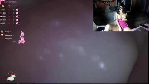 Reinacatchile online show from 10-25-25, 01:57