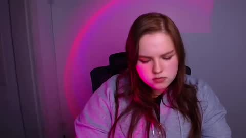 Reina online show from 12-19-25, 02:13