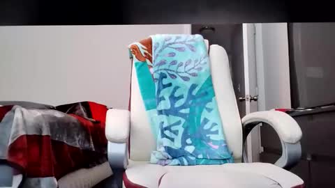 remmi556692 online show from 11-13-25, 03:33