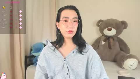 Snapshot of ren_yoonn chatting on 10-01-25, 06:41 Ren online show from 10-01-25, 06:41