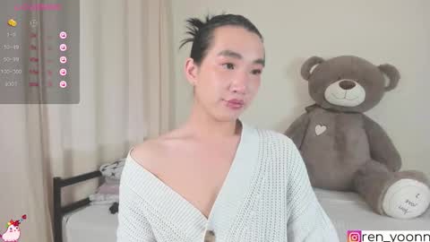 Snapshot of ren_yoonn chatting on 10-04-25, 07:39 Ren online show from 10-04-25, 07:39