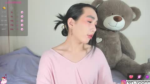 Snapshot of ren_yoonn chatting on 10-18-25, 04:37 Ren online show from 10-18-25, 04:37