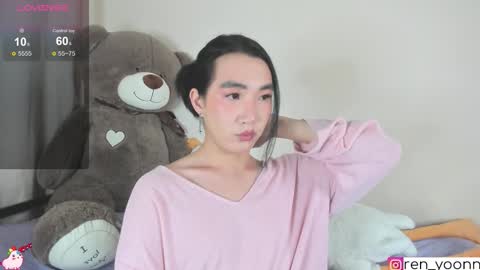 Snapshot of ren_yoonn chatting on 10-31-25, 03:18 Ren online show from 10-31-25, 03:18