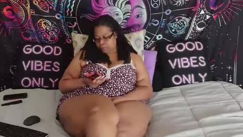 Snapshot of renaecumsalot chatting on 12-27-24, 08:50 RenaeCumsAlot online show from 12-27-24, 08:50