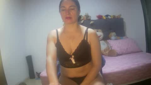 Snapshot of renata_hot1 chatting on 09-28-25, 12:38 renata_hot1 online show from 09-28-25, 12:38