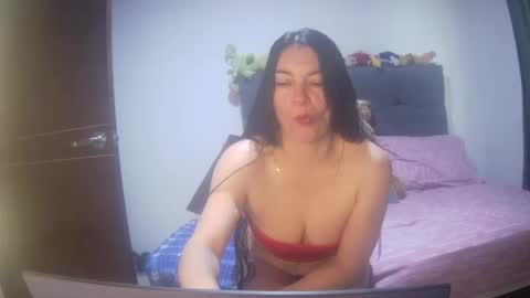 Snapshot of renata_hot1 chatting on 10-06-25, 10:07 renata_hot1 online show from 10-06-25, 10:07