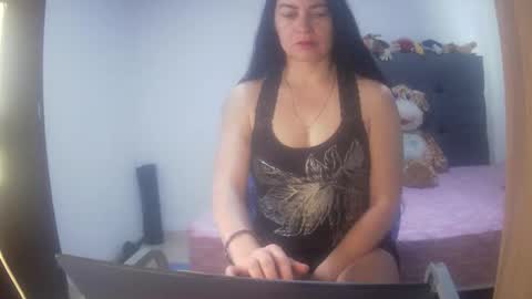 Snapshot of renata_hot1 chatting on 10-17-25, 06:10 renata_hot1 online show from 10-17-25, 06:10