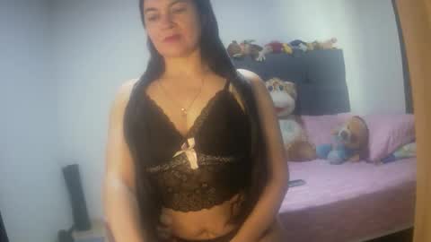 Snapshot of renata_hot1 chatting on 10-21-25, 09:37 renata_hot1 online show from 10-21-25, 09:37