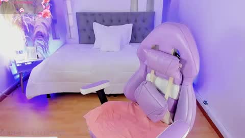 Snapshot of renata_lewis chatting on 03-04-25, 12:01 RENATA online show from 03-04-25, 12:01