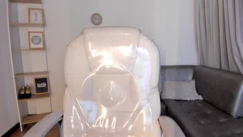 renaxi_smith online show from 01-25-25, 08:10