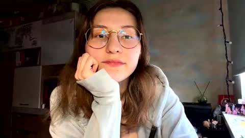 Mia online show from 03-04-26, 01:17