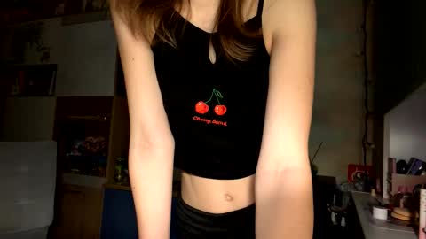 Mia online show from 03-25-26, 04:24