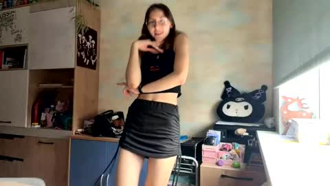 Mia online show from 04-02-26, 10:02