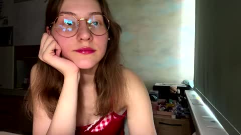 Mia online show from 04-14-26, 12:11