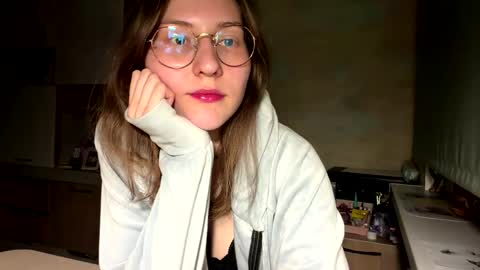 Mia online show from 04-18-26, 05:28