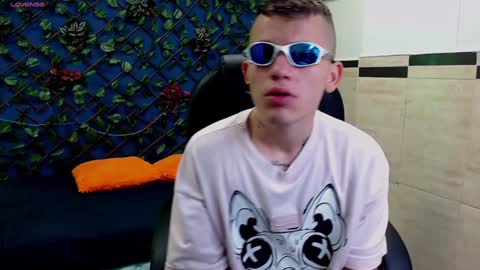 R E N E  online show from 01-11-25, 04:16