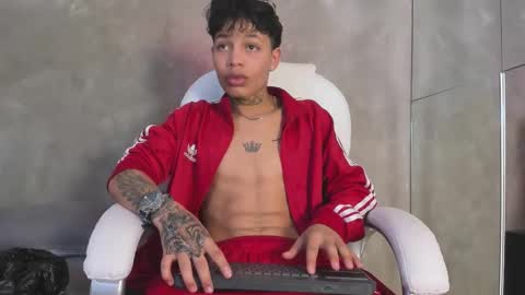 Snapshot of renzo_dogan chatting on 12-13-25, 07:53 Ren online show from 12-13-25, 07:53