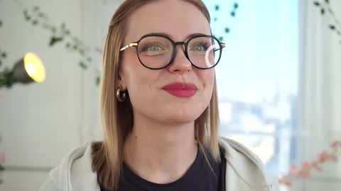 Snapshot of rettazuziak chatting on 11-17-25, 05:35 Sofia online show from 11-17-25, 05:35