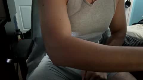 Snapshot of rev4747 chatting on 10-10-25, 04:00 rev4747 online show from 10-10-25, 04:00