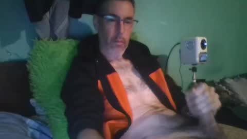 Snapshot of reyes_albert2006 chatting on 11-24-25, 12:54 reyes_albert2006 online show from 11-24-25, 12:54